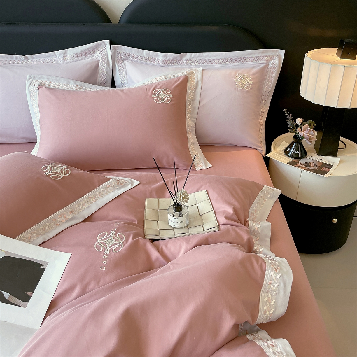 91家纺网 家纺一手货源 找家纺 （总）鼎飞家纺 2025新款全棉磨毛绣花四件套-米娅