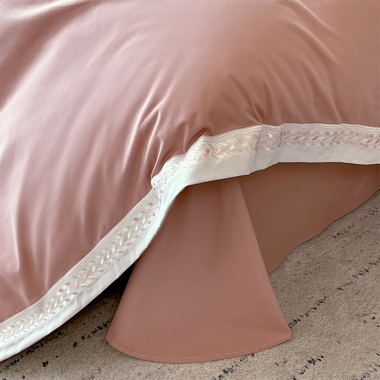 91家纺网 家纺一手货源 找家纺 鼎飞家纺 2025新款全棉磨毛绣花四件套-米娅 米娅-贵族红