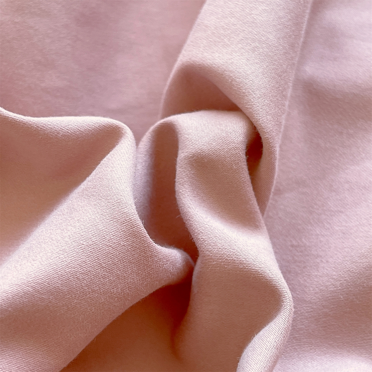 91家纺网 家纺一手货源 找家纺 鼎飞家纺 2025新款全棉磨毛绣花四件套-米娅 米娅-贵族红