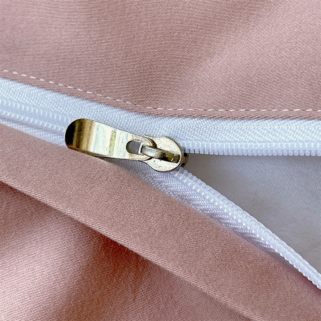 91家纺网 家纺一手货源 找家纺 （总）鼎飞家纺 2025新款全棉磨毛绣花四件套-米娅