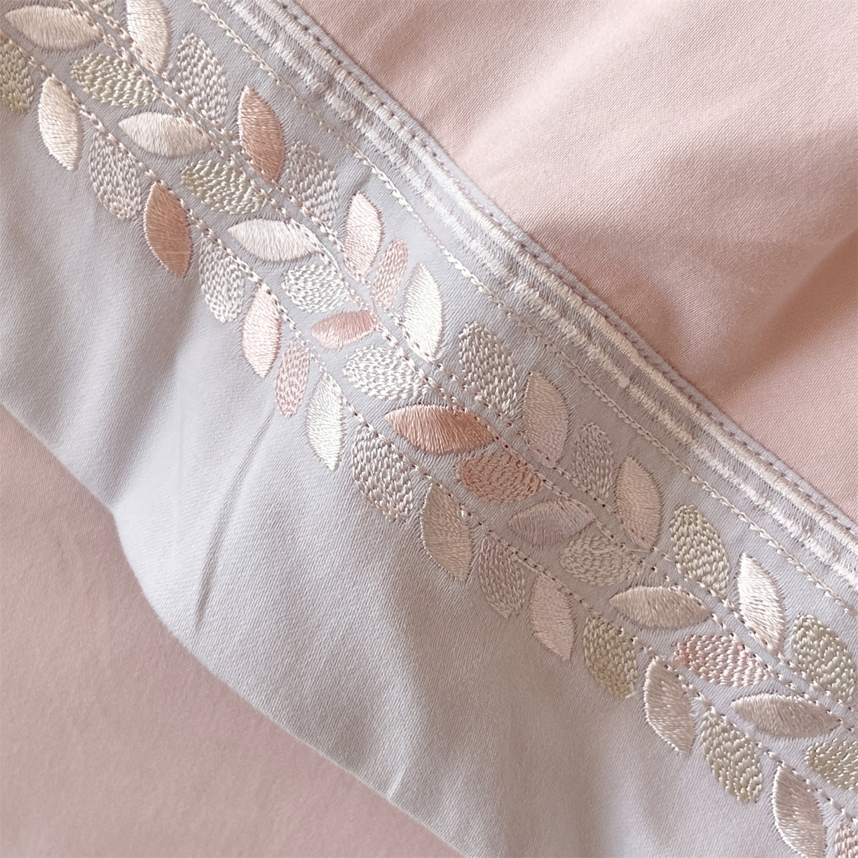 91家纺网 家纺一手货源 找家纺 鼎飞家纺 2025新款全棉磨毛绣花四件套-米娅 米娅-玛卡玉