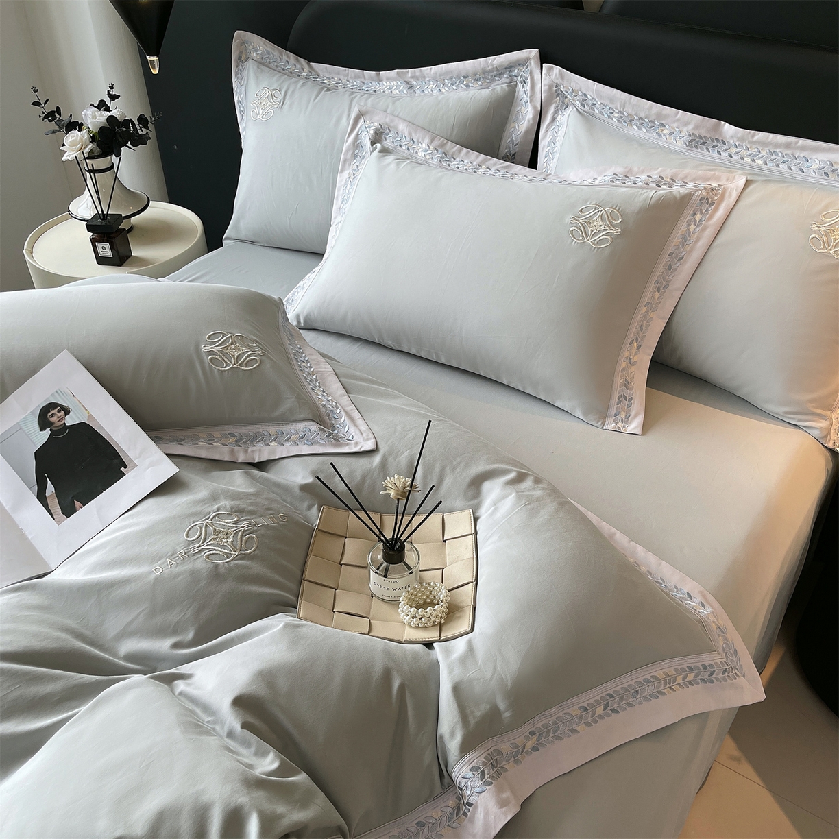 91家纺网 家纺一手货源 找家纺 鼎飞家纺 2025新款全棉磨毛绣花四件套-米娅 米娅-卡灰