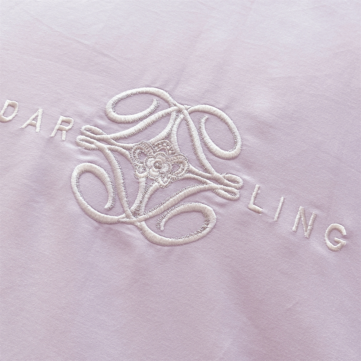 91家纺网 家纺一手货源 找家纺 鼎飞家纺 2025新款全棉磨毛绣花四件套-米娅 米娅-柔紫