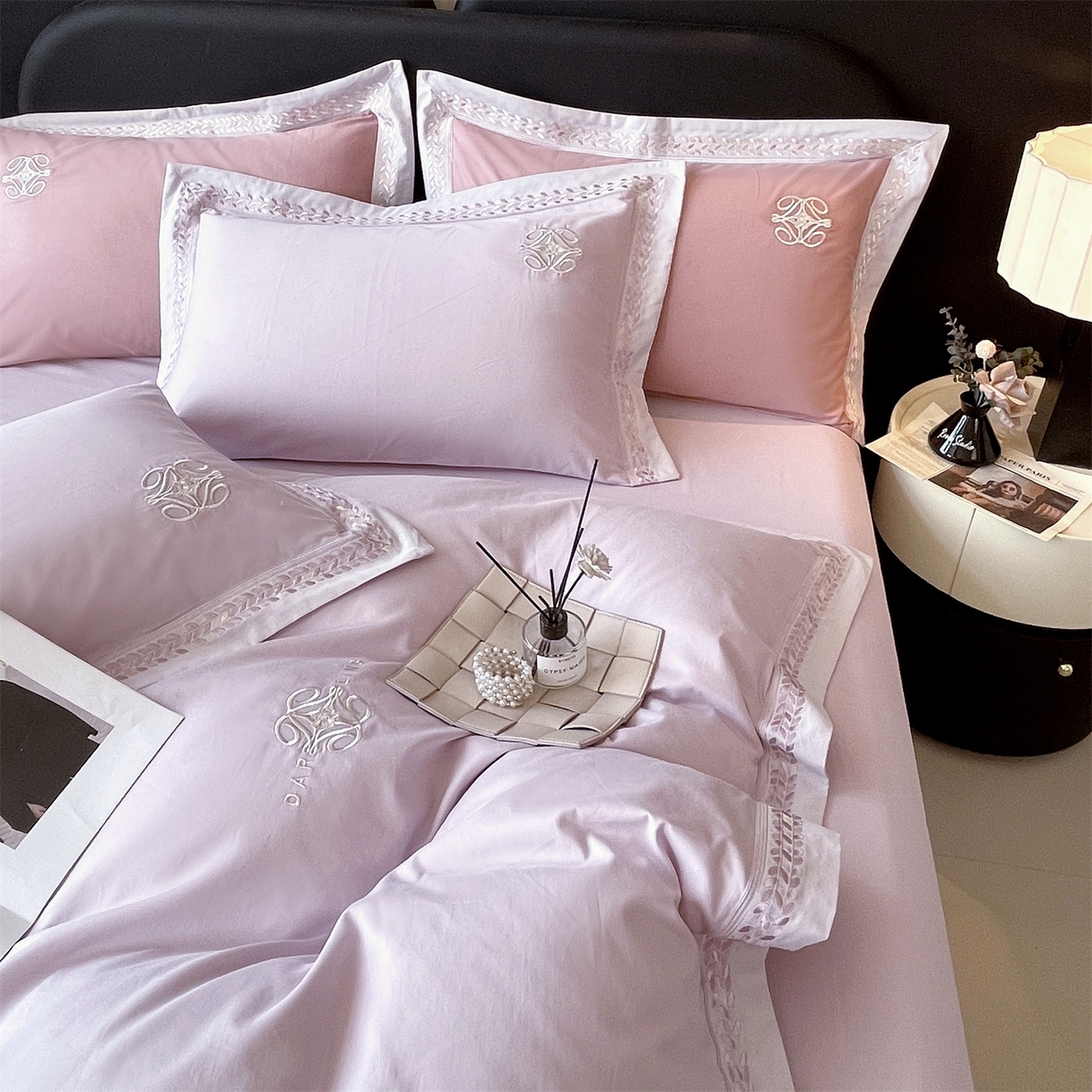 91家纺网 家纺一手货源 找家纺 鼎飞家纺 2025新款全棉磨毛绣花四件套-米娅 米娅-柔紫