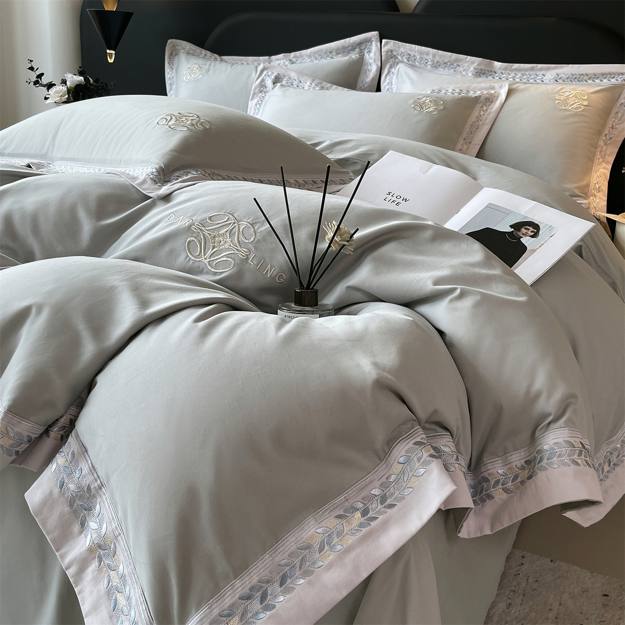 91家纺网 家纺一手货源 找家纺 鼎飞家纺 2025新款全棉磨毛绣花四件套-米娅 米娅-卡灰