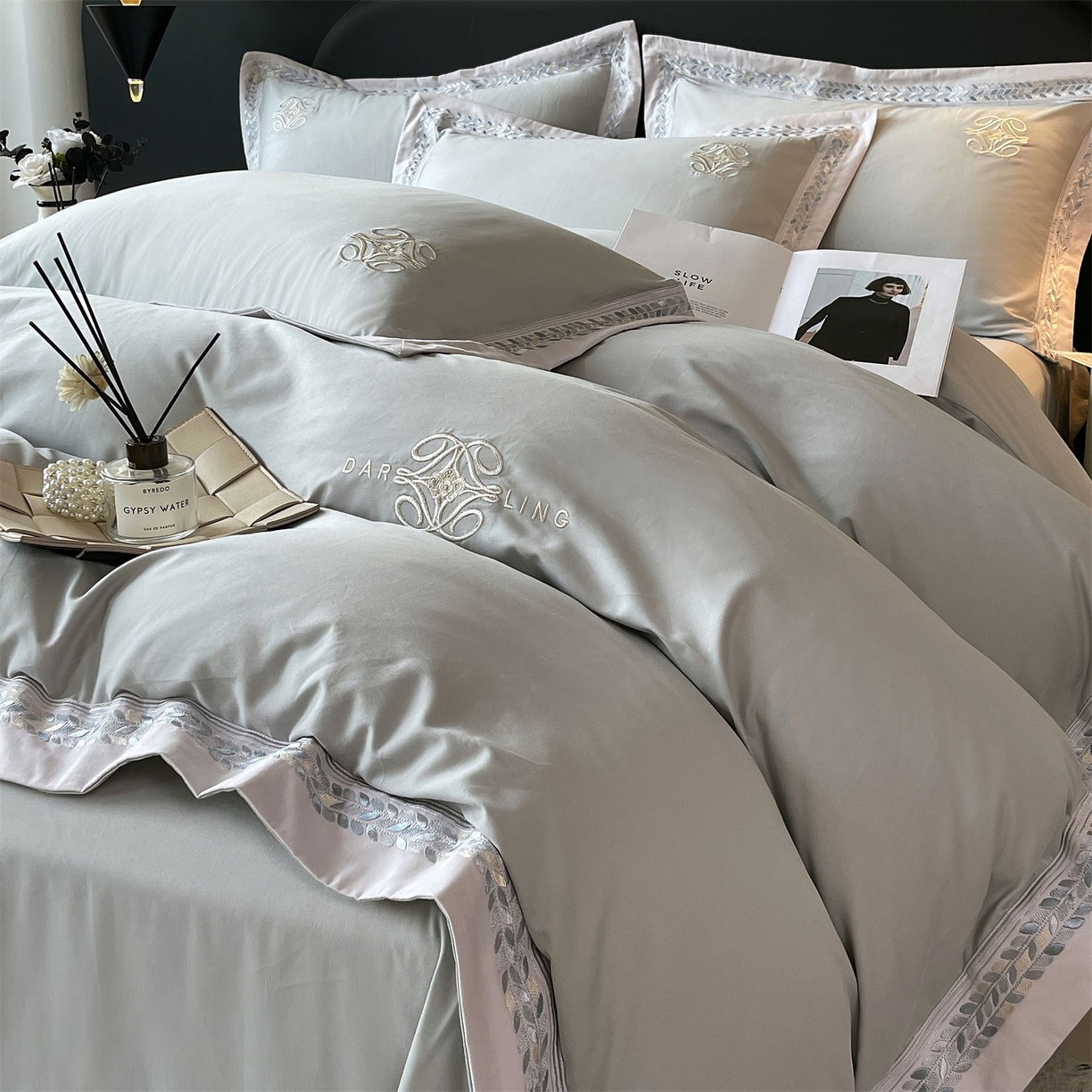 91家纺网 家纺一手货源 找家纺 鼎飞家纺 2025新款全棉磨毛绣花四件套-米娅 米娅-卡灰