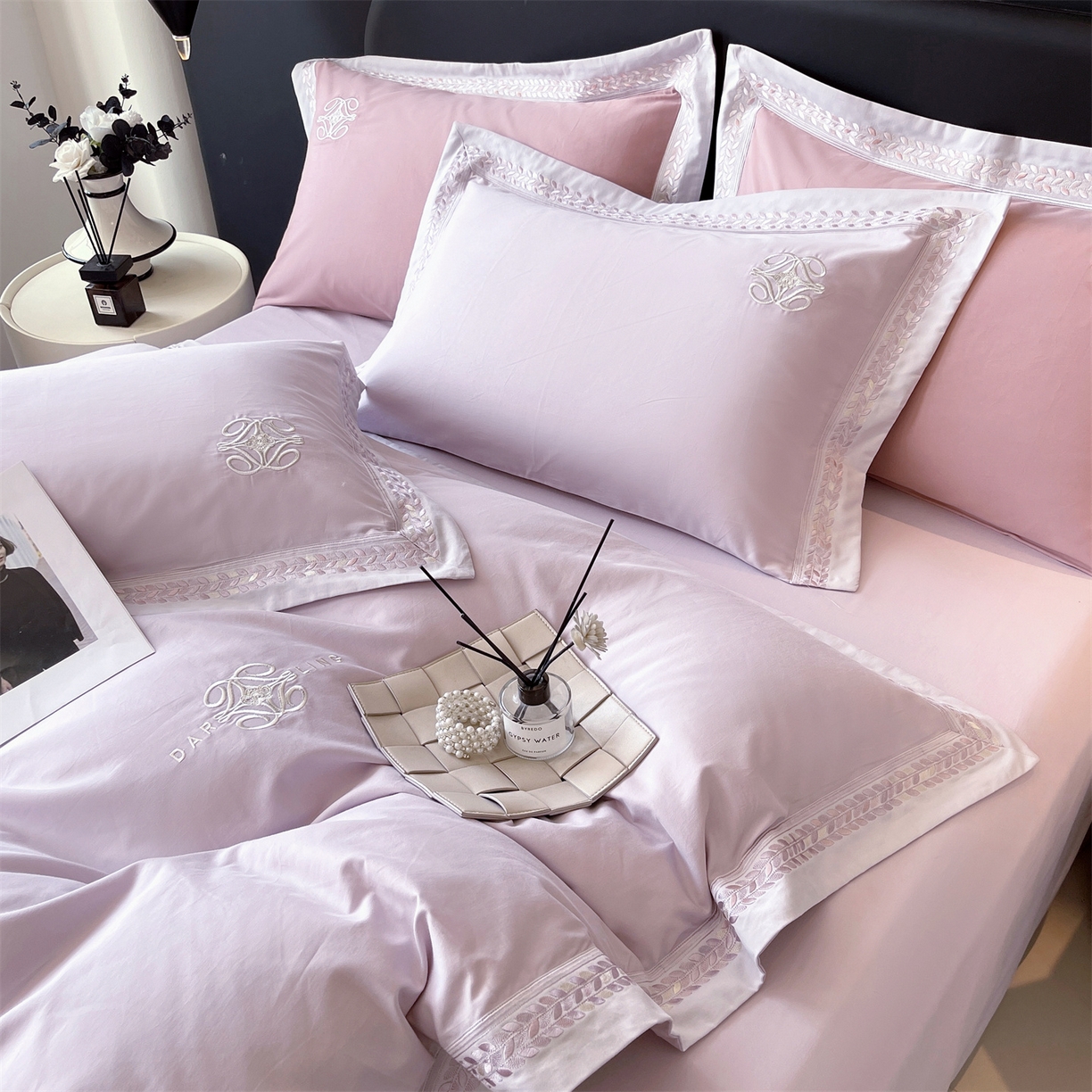 91家纺网 家纺一手货源 找家纺 鼎飞家纺 2025新款全棉磨毛绣花四件套-米娅 米娅-柔紫