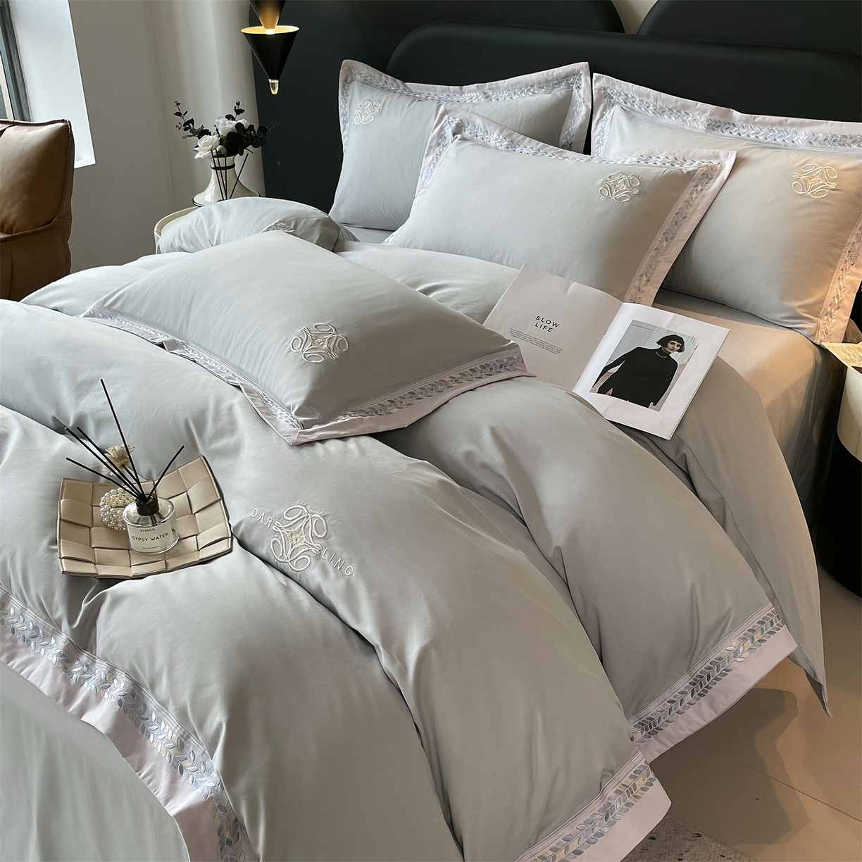 91家纺网 家纺一手货源 找家纺 鼎飞家纺 2025新款全棉磨毛绣花四件套-米娅 米娅-卡灰