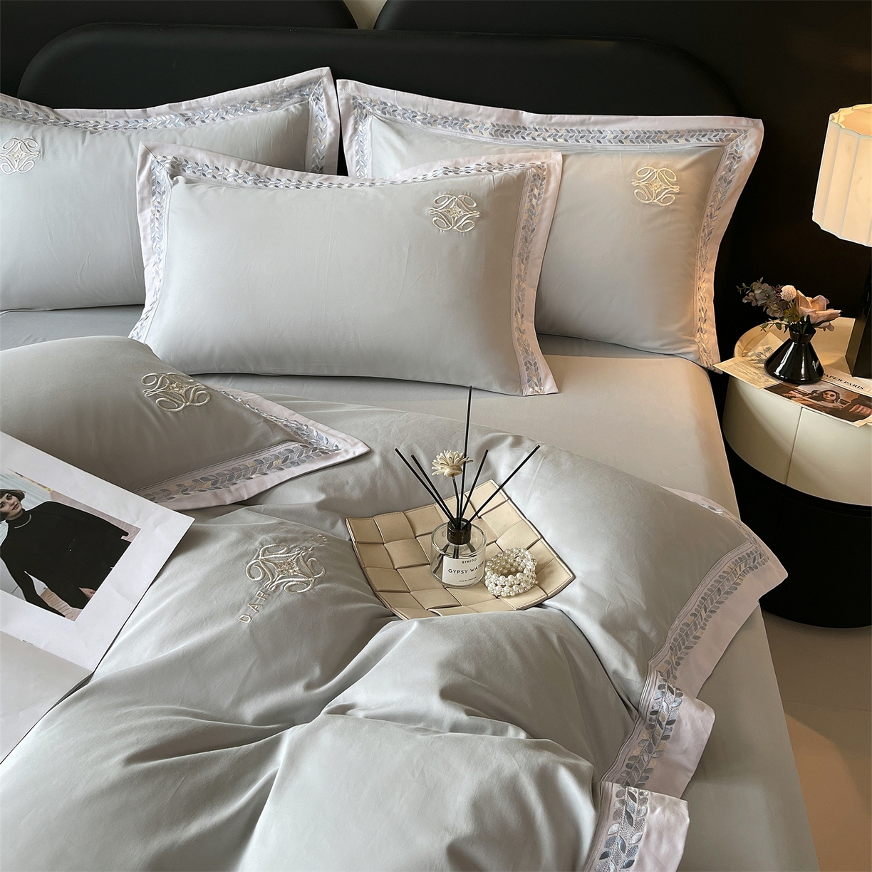 91家纺网 家纺一手货源 找家纺 鼎飞家纺 2025新款全棉磨毛绣花四件套-米娅 米娅-卡灰