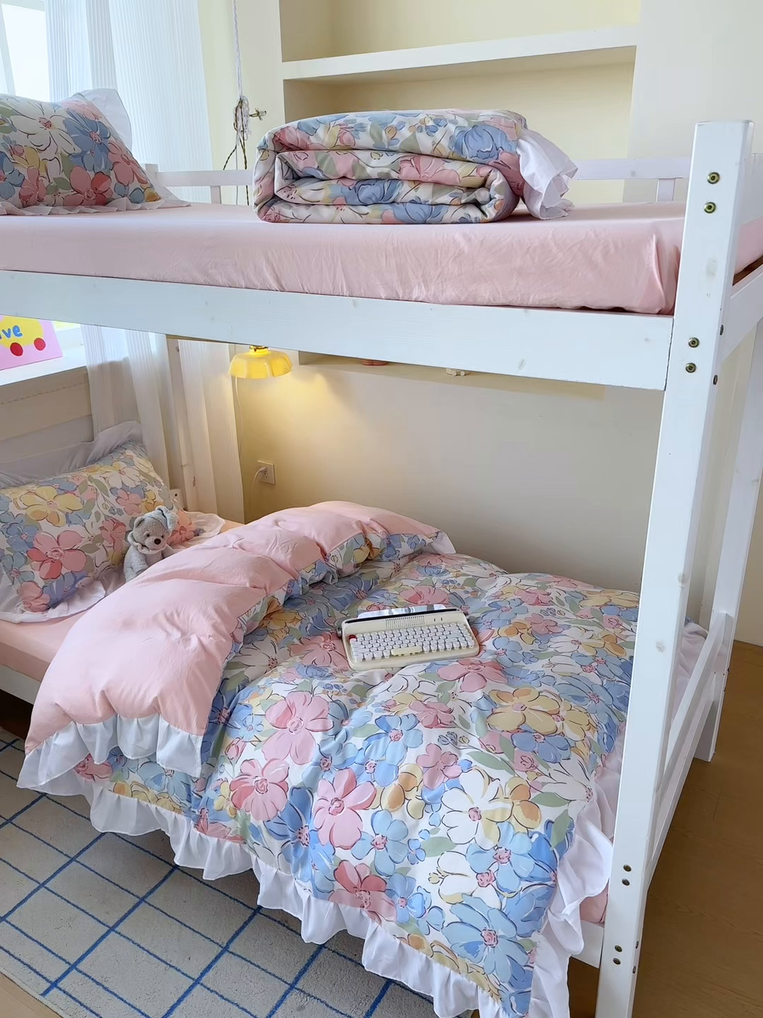 91家纺网 家纺一手货源 找家纺 （总）曼陀罗 2025新款云柔棉韩式INS减龄花边款卡通学生宿舍上下铺三件套