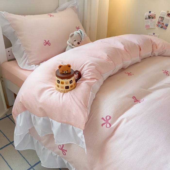 91家纺网 家纺一手货源 找家纺 曼陀罗 2025新款云柔棉韩式INS减龄花边款卡通学生宿舍上下铺三件套 蝴蝶结粉