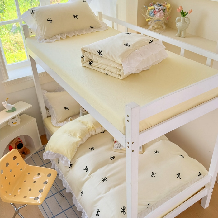 91家纺网 家纺一手货源 找家纺 曼陀罗 2025新款云柔棉韩式INS减龄花边款卡通学生宿舍上下铺三件套 蝴蝶结米