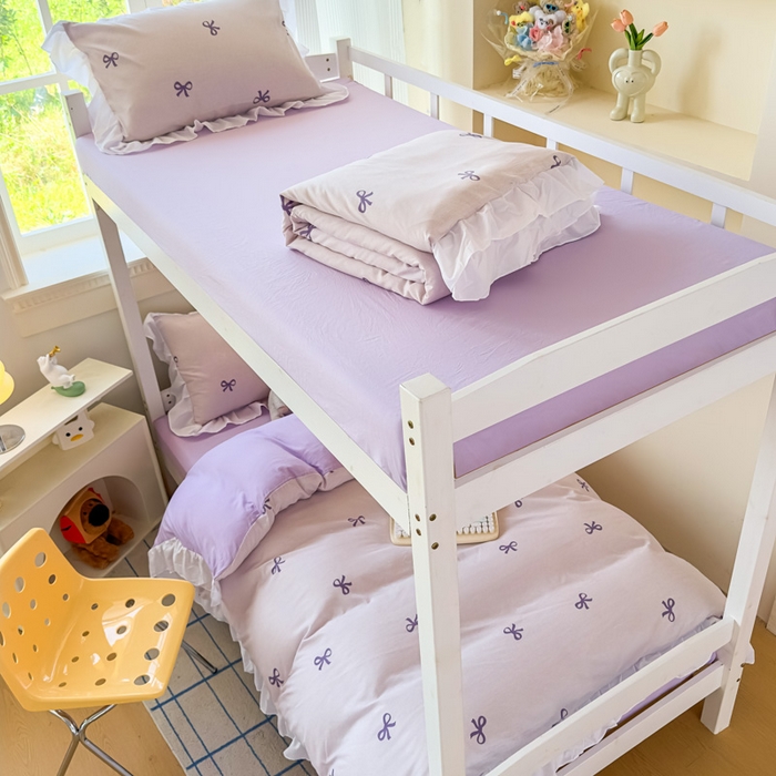 91家纺网 家纺一手货源 找家纺 曼陀罗 2025新款云柔棉韩式INS减龄花边款卡通学生宿舍上下铺三件套 蝴蝶结紫