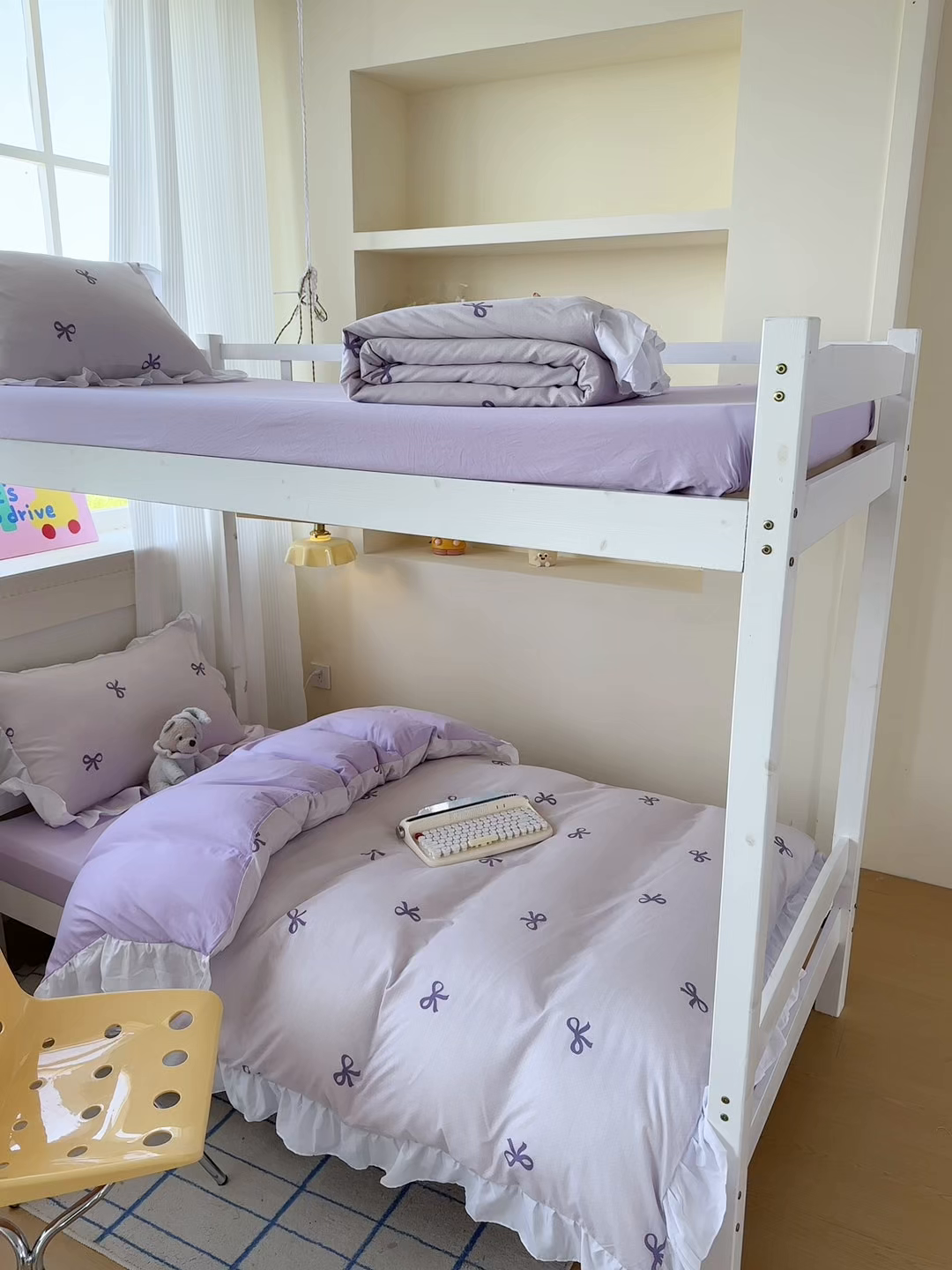 91家纺网 家纺一手货源 找家纺 曼陀罗 2025新款云柔棉韩式INS减龄花边款卡通学生宿舍上下铺三件套 蝴蝶结紫