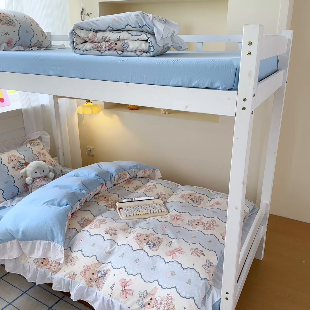 91家纺网 家纺一手货源 找家纺 曼陀罗 2025新款云柔棉韩式INS减龄花边款卡通学生宿舍上下铺三件套 蓝色蕾丝兔