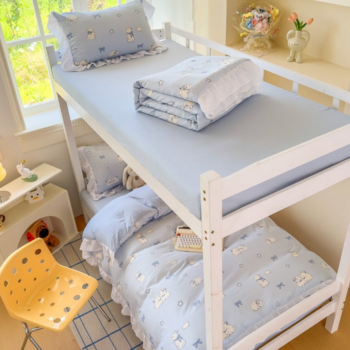 91家纺网 家纺一手货源 找家纺 曼陀罗 2025新款云柔棉韩式INS减龄花边款卡通学生宿舍上下铺三件套 奶兔兔兔