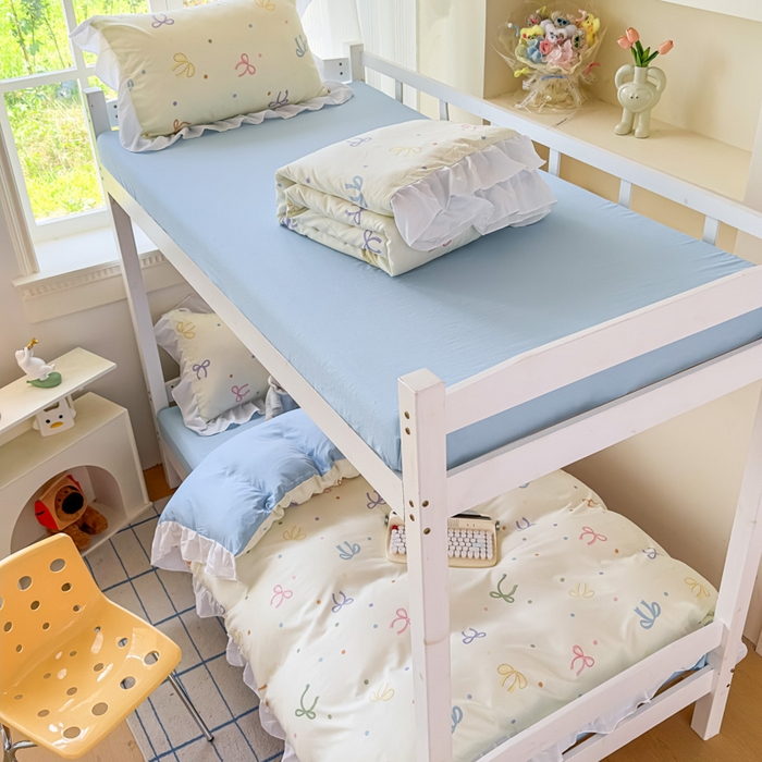 91家纺网 家纺一手货源 找家纺 曼陀罗 2025新款云柔棉韩式INS减龄花边款卡通学生宿舍上下铺三件套 五彩蝴蝶结