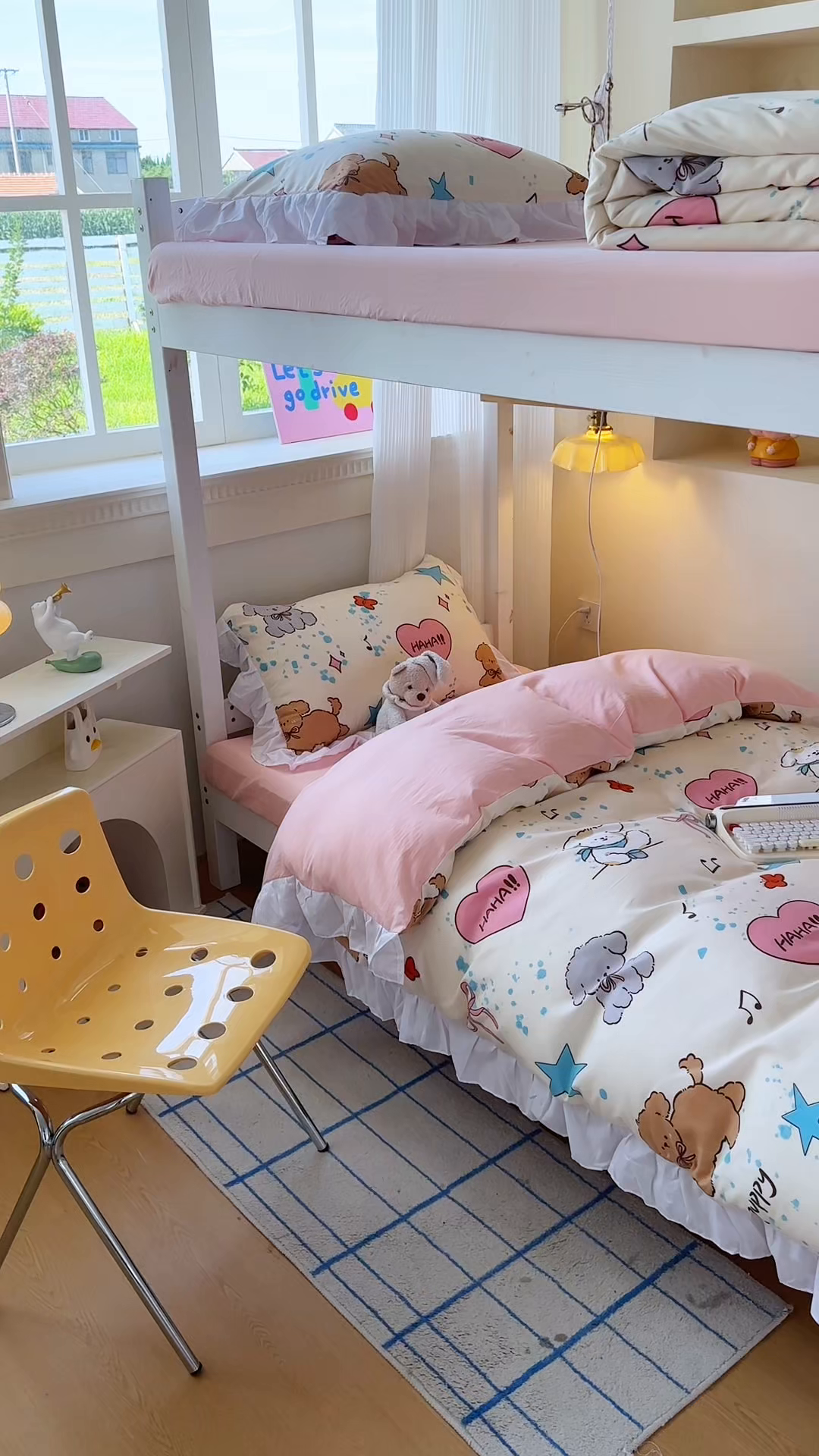 91家纺网 家纺一手货源 找家纺 曼陀罗 2025新款云柔棉韩式INS减龄花边款卡通学生宿舍上下铺三件套 元气小狗