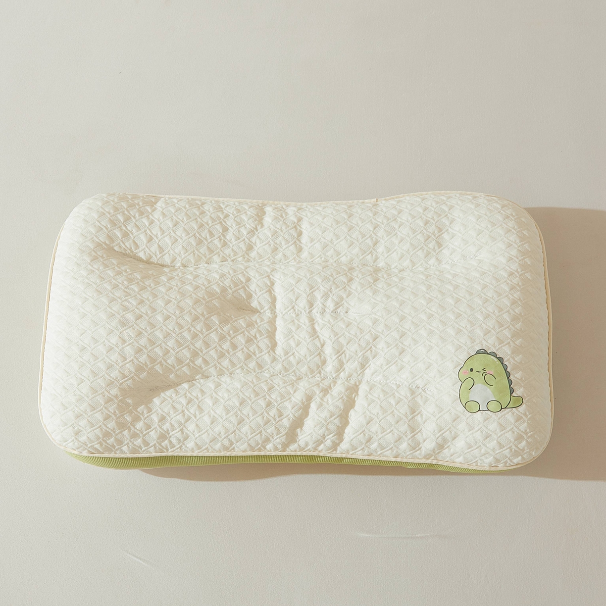 91家纺网 家纺一手货源 找家纺 （总）铺尚美家纺 2025新款卡通小恐龙亲子护颈椎低枕儿童枕头枕芯小学生宿舍