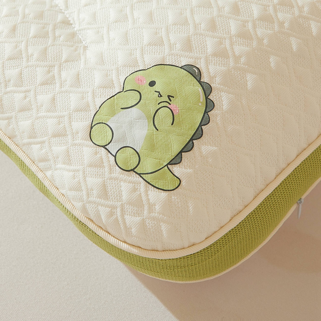 91家纺网 家纺一手货源 找家纺 （总）铺尚美家纺 2025新款卡通小恐龙亲子护颈椎低枕儿童枕头枕芯小学生宿舍