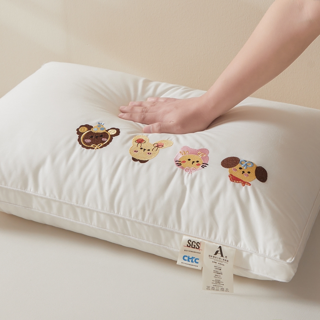 91家纺网 家纺一手货源 找家纺 （总）铺尚美家纺 2025新款全棉纯棉刺绣枕芯卡通动物刺绣立体柔软枕芯枕头