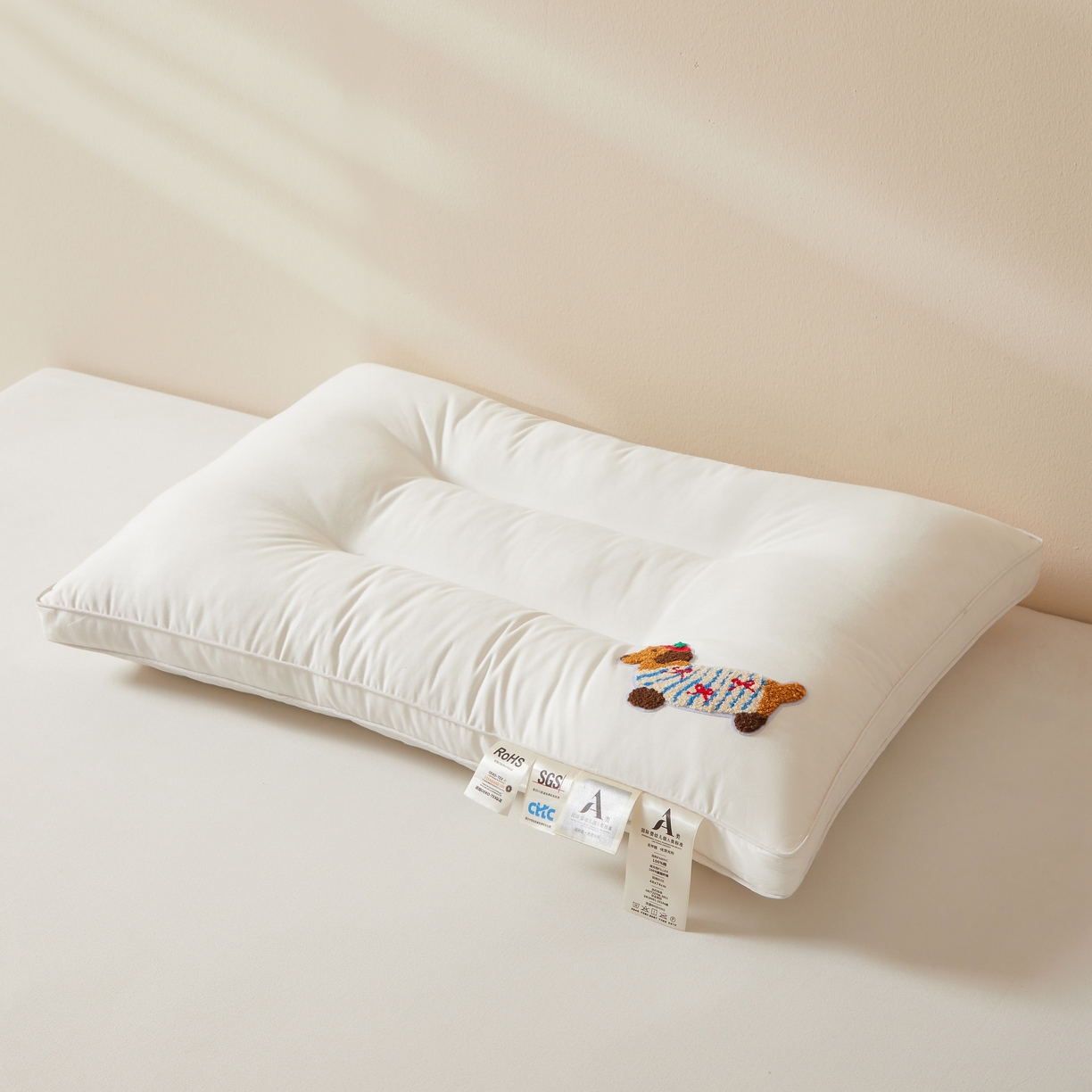 91家纺网 家纺一手货源 找家纺 （总）铺尚美家纺 2025新款腊肠狗卡通 纯棉定型枕 毛巾绣 全棉纯棉枕头枕芯