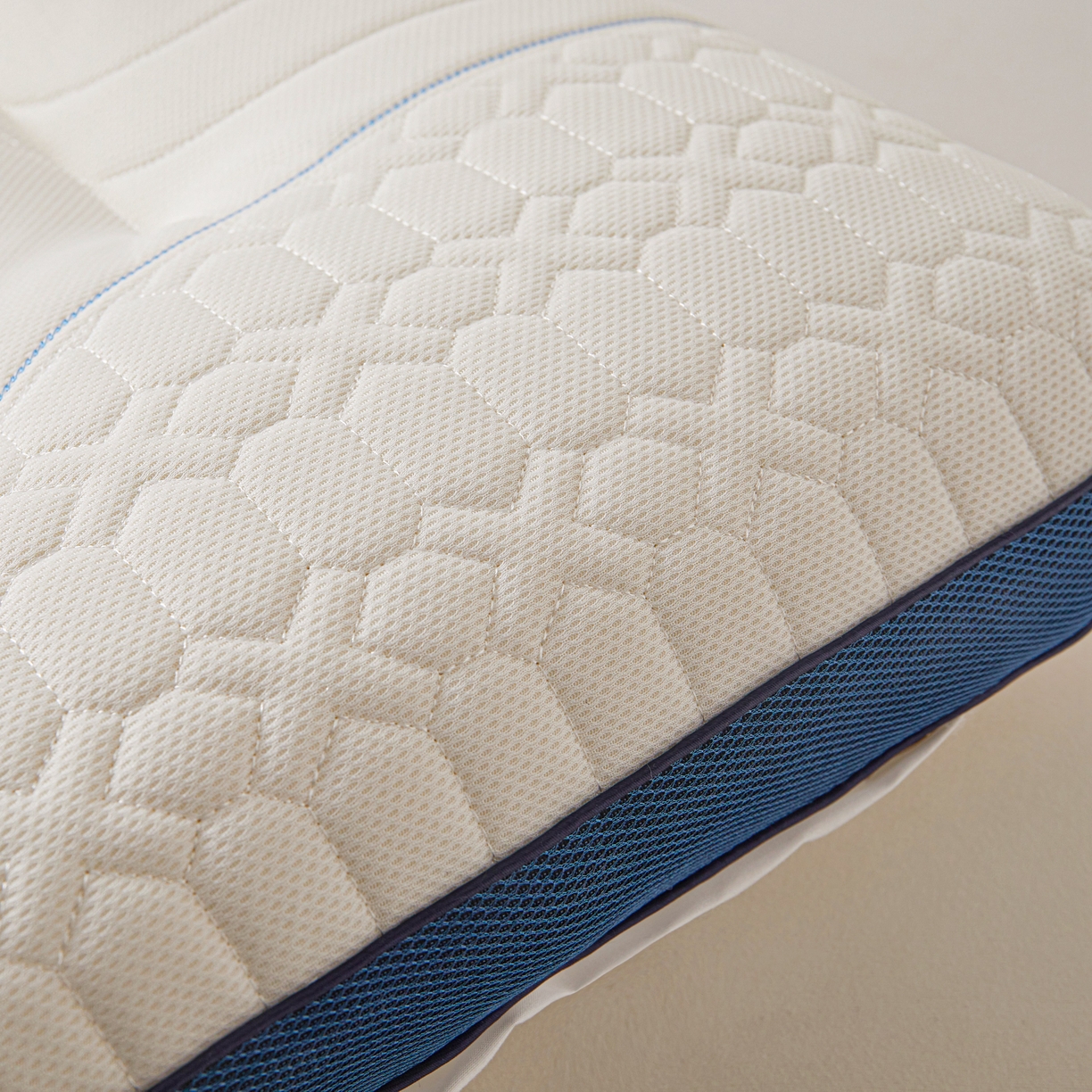 91家纺网 家纺一手货源 找家纺 （总）铺尚美家纺 2025新款乳胶8分区蓝边枕立体分区枕芯透气乳胶枕头枕芯