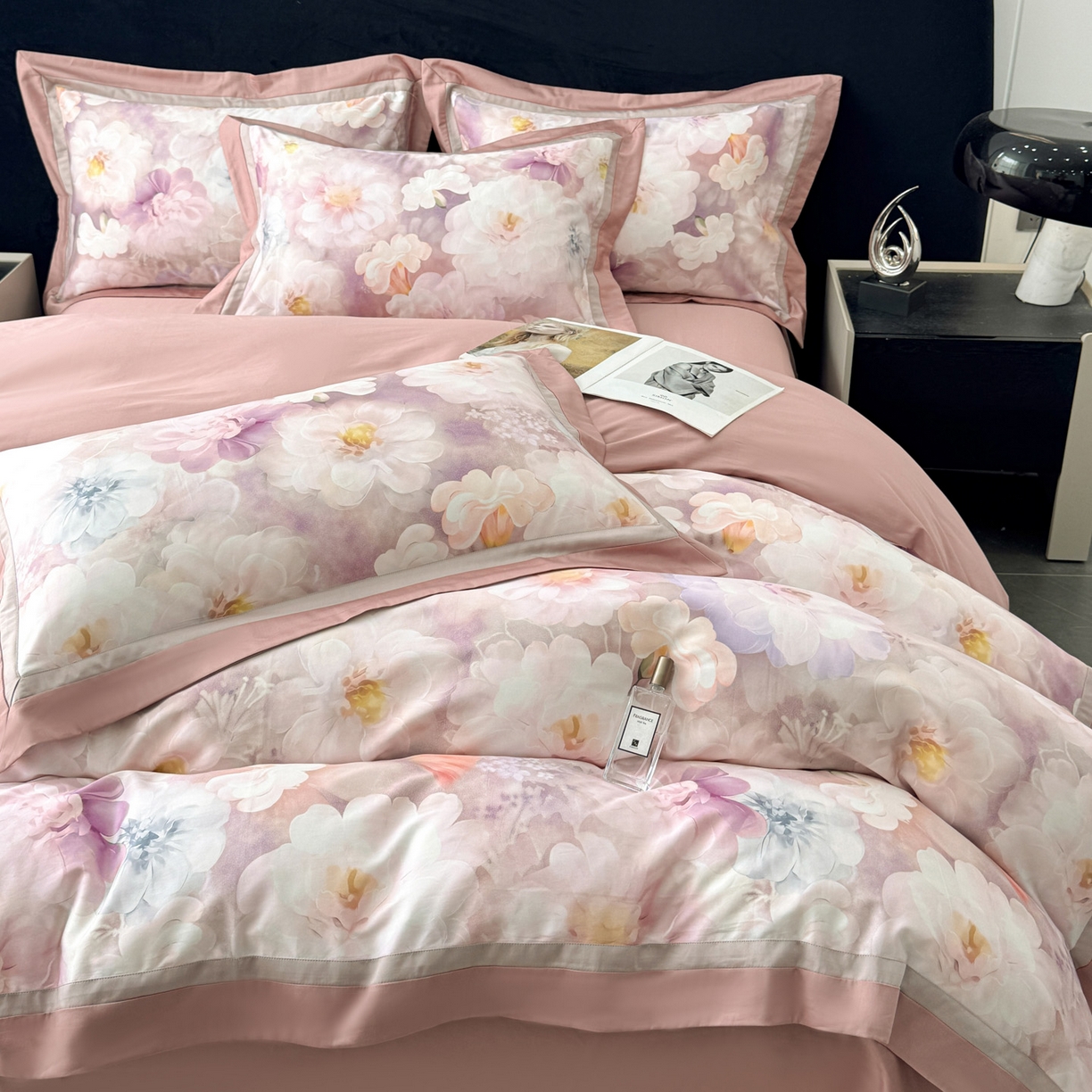 91家纺网 家纺一手货源 找家纺 小欢喜 2025新款50全棉数码印花四件套全棉四件套 花间浅梦