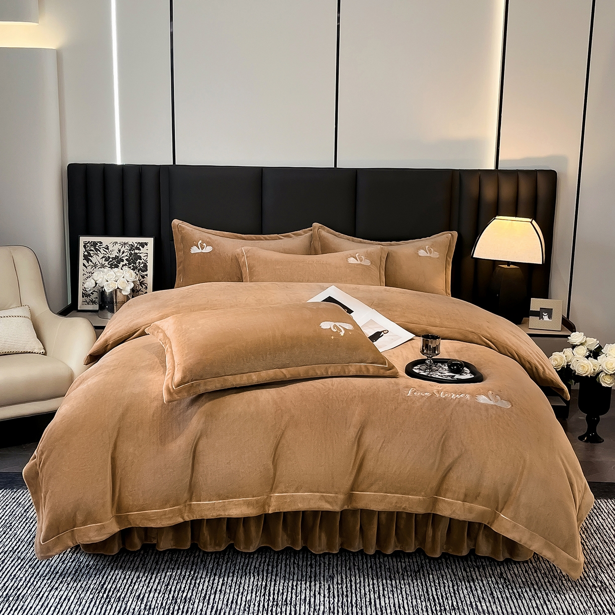 91家纺网 家纺一手货源 找家纺 （总）代芙家纺 2025新款全消光绣花款床裙床盖四件套-天鹅之恋