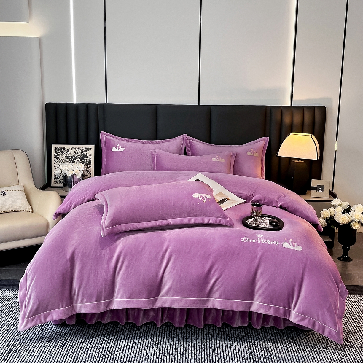 91家纺网 家纺一手货源 找家纺 （总）代芙家纺 2025新款全消光绣花款床裙床盖四件套-天鹅之恋