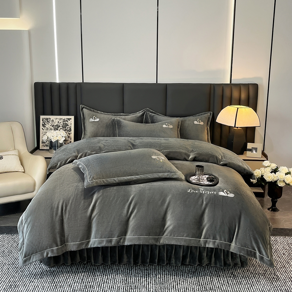 91家纺网 家纺一手货源 找家纺 （总）代芙家纺 2025新款全消光绣花款床裙床盖四件套-天鹅之恋