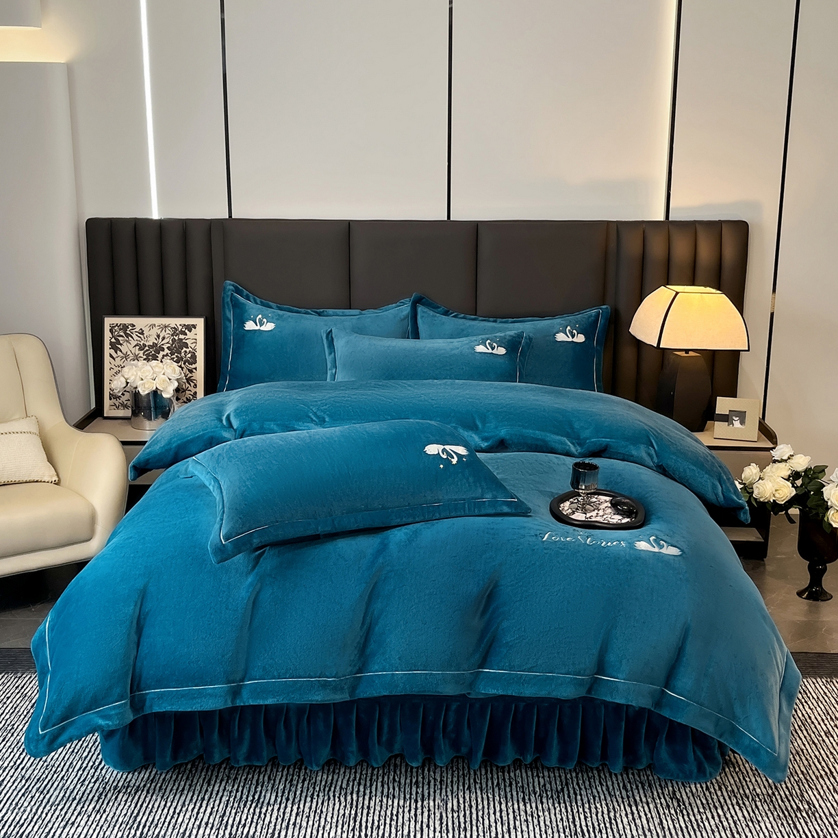 91家纺网 家纺一手货源 找家纺 （总）代芙家纺 2025新款全消光绣花款床裙床盖四件套-天鹅之恋