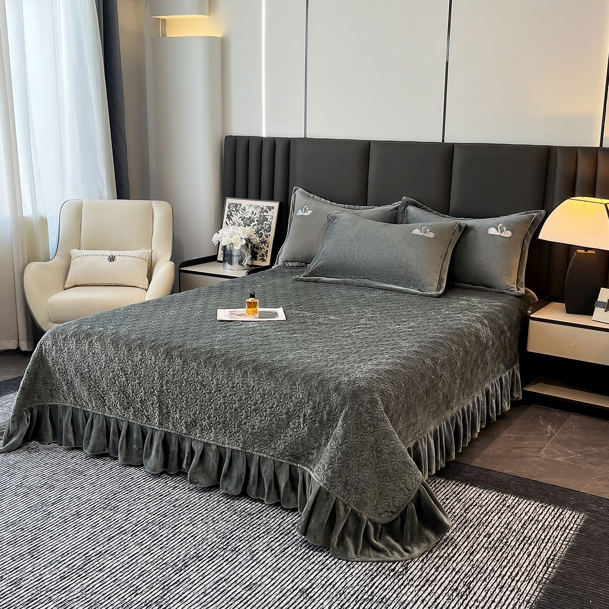 91家纺网 家纺一手货源 找家纺 代芙家纺 2025新款全消光绣花款床裙床盖四件套-天鹅之恋 天鹅之恋-奢华灰