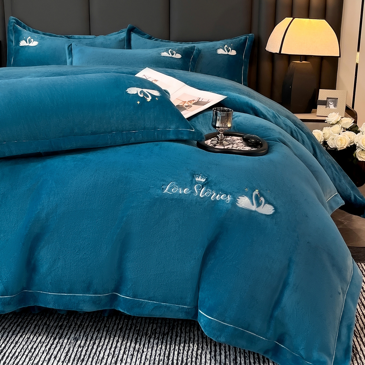 91家纺网 家纺一手货源 找家纺 代芙家纺 2025新款全消光绣花款床裙床盖四件套-天鹅之恋 天鹅之恋-优雅蓝