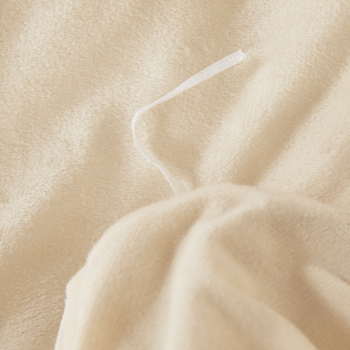 91家纺网 家纺一手货源 找家纺 恋尚 2025新款水晶绒保暖床裙三件套-梵蒂莎（床裙控价130起） 梵蒂莎-米黄