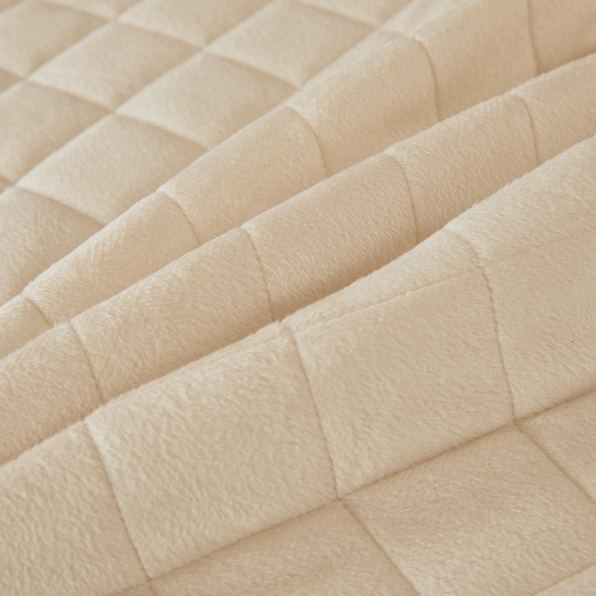 91家纺网 家纺一手货源 找家纺 恋尚 2025新款水晶绒保暖床裙三件套-梵蒂莎（床裙控价130起） 梵蒂莎-米黄