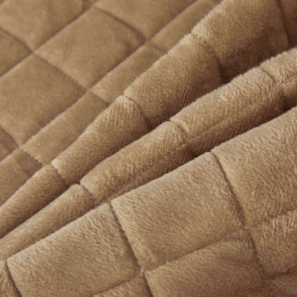 91家纺网 家纺一手货源 找家纺 恋尚 2025新款水晶绒保暖床裙三件套-梵蒂莎（床裙控价130起） 梵蒂莎-驼