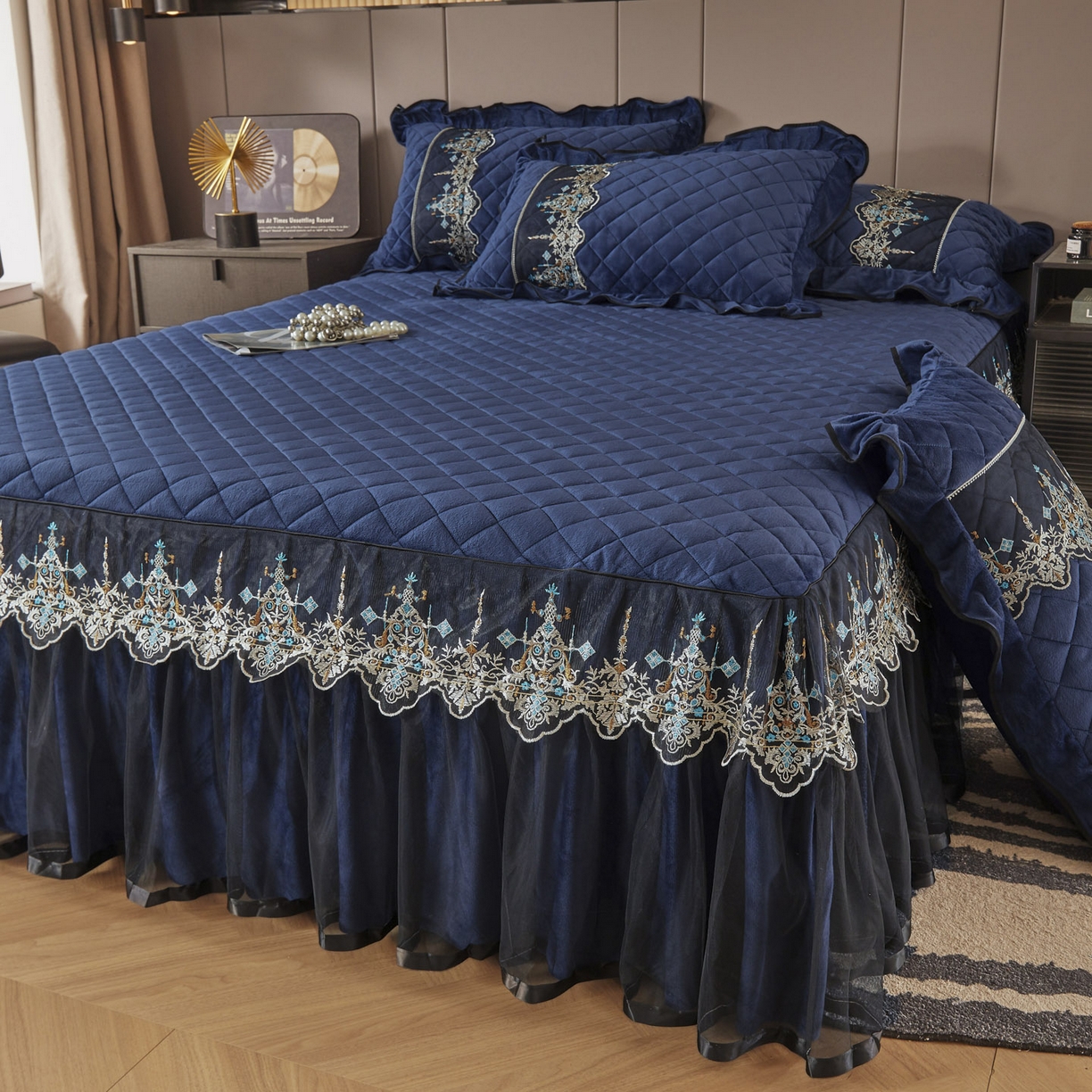 恋尚 2025新款水晶绒保暖床裙三件套-梵蒂莎（床裙控价130起） 梵蒂莎-宝蓝