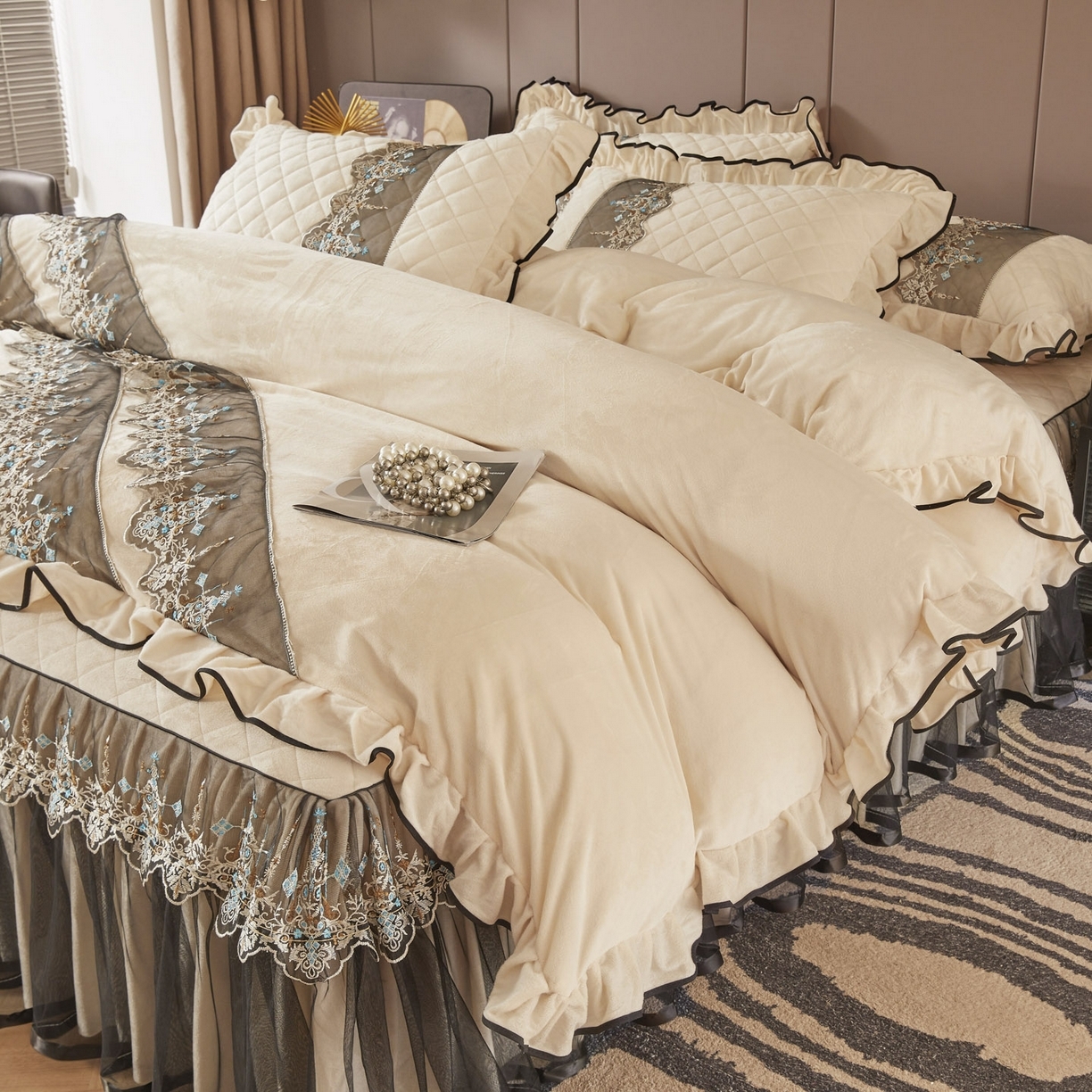 91家纺网 家纺一手货源 找家纺 （总）恋尚 2025新款水晶绒保暖床裙四件套-梵蒂莎（控价）