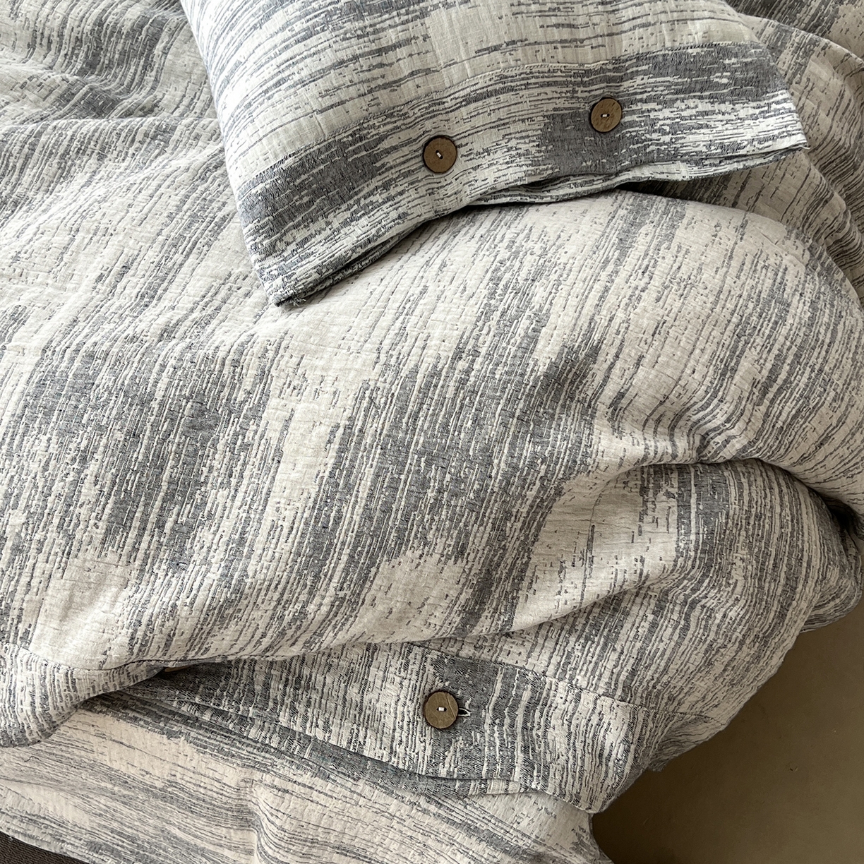 91家纺网 家纺一手货源 找家纺 贝尔 2025新款简约10%亚麻90%棉加厚四件套 蓝色