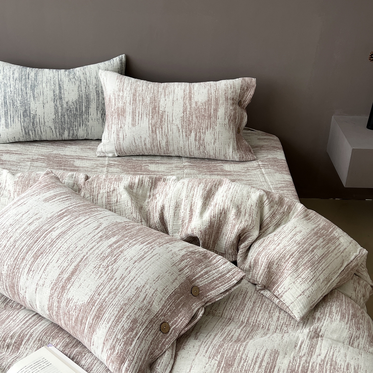 91家纺网 家纺一手货源 找家纺 贝尔 2025新款简约10%亚麻90%棉加厚四件套 粉色