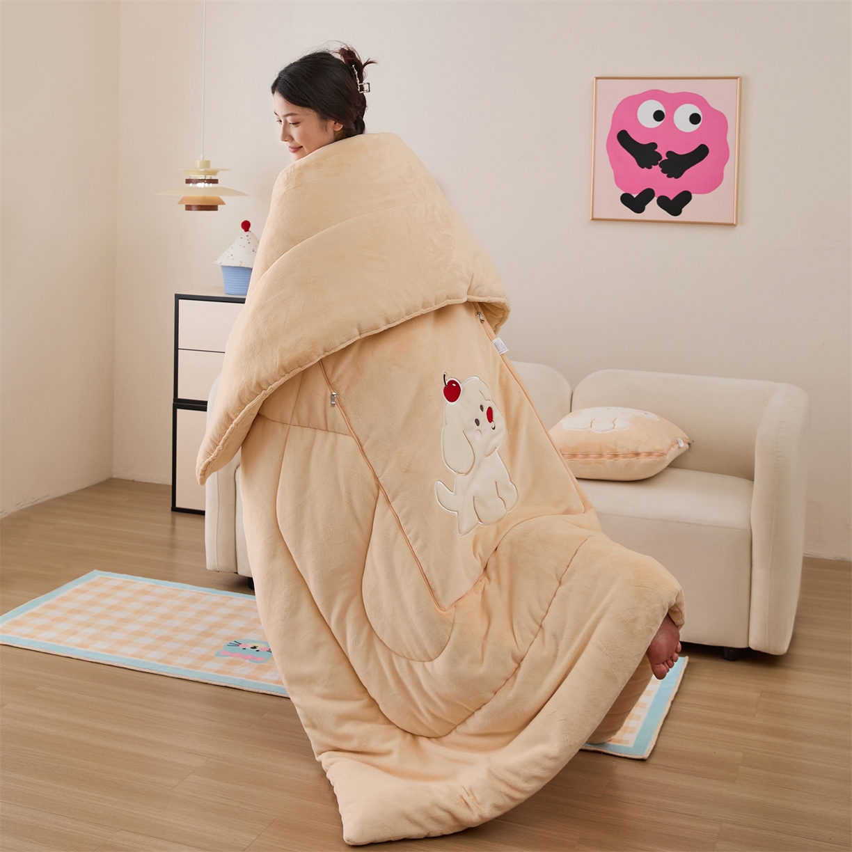 91家纺网 家纺一手货源 找家纺 （总）哩哩熊2025抱枕被子两用加厚牛奶绒二合一汽车载枕头办公室午睡毯子冬天靠枕-樱桃小狗