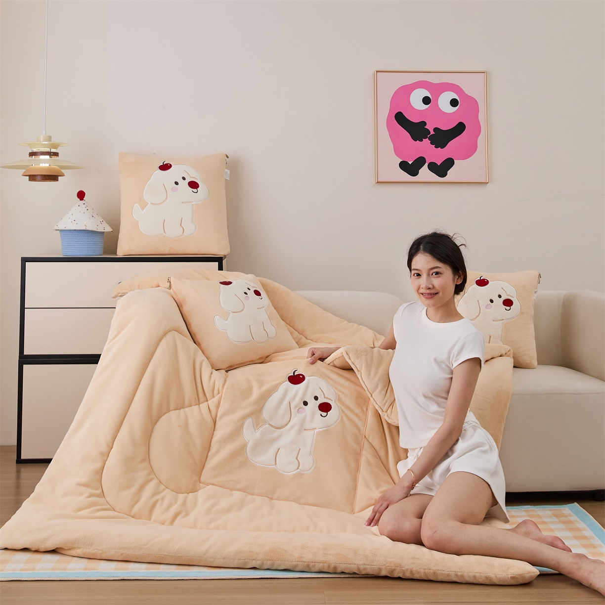 91家纺网 家纺一手货源 找家纺 （总）哩哩熊2025抱枕被子两用加厚牛奶绒二合一汽车载枕头办公室午睡毯子冬天靠枕-樱桃小狗