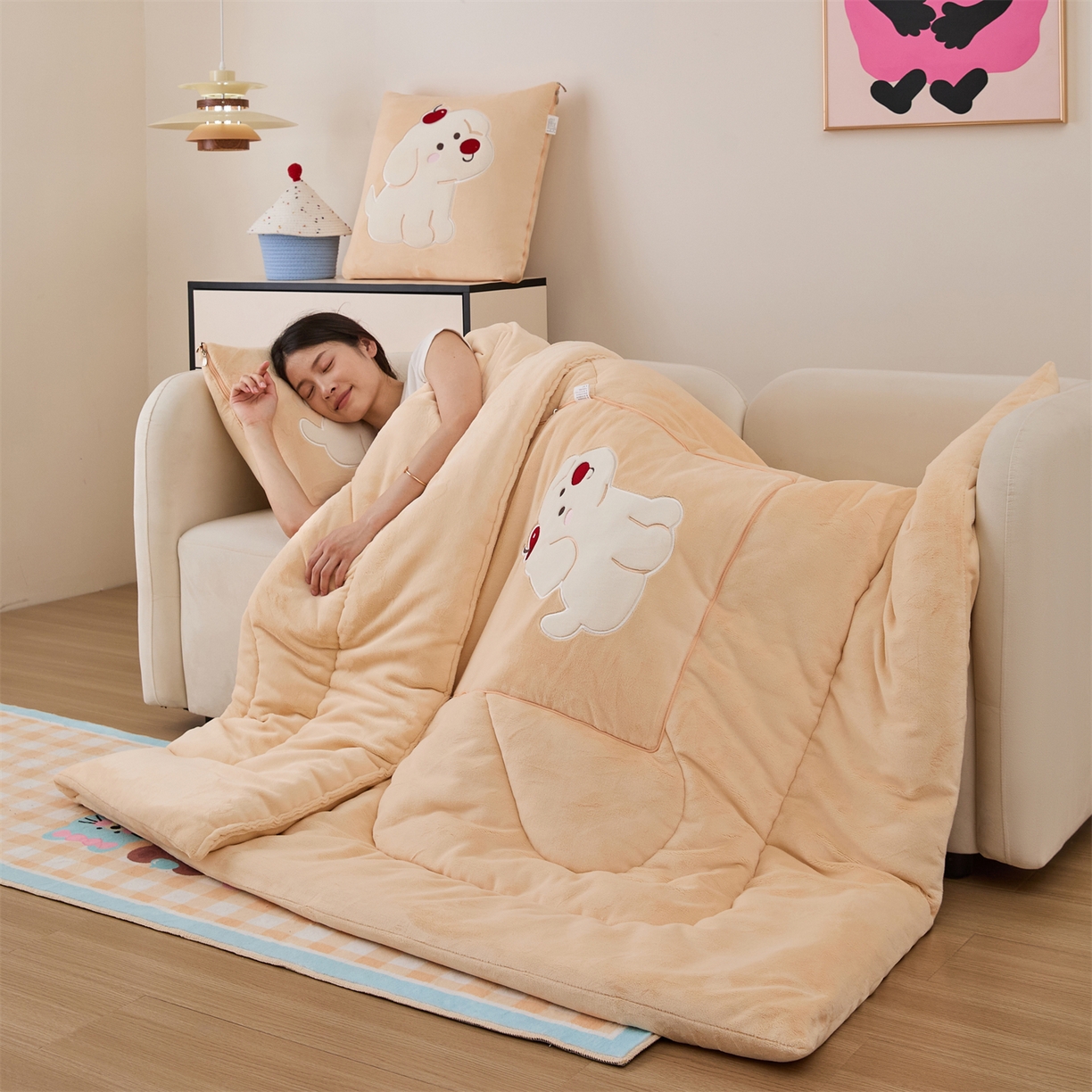 91家纺网 家纺一手货源 找家纺 （总）哩哩熊2025抱枕被子两用加厚牛奶绒二合一汽车载枕头办公室午睡毯子冬天靠枕-樱桃小狗