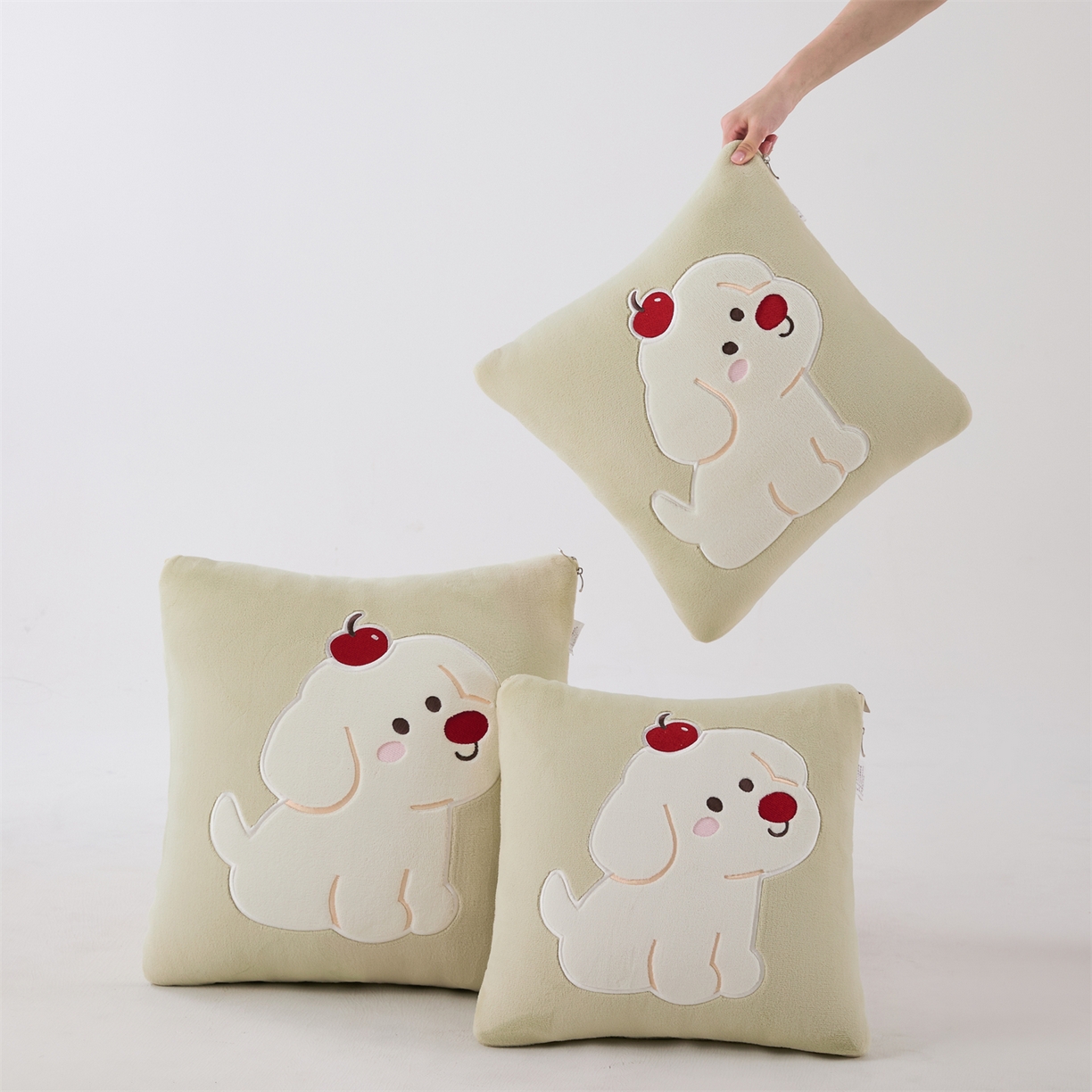 91家纺网 家纺一手货源 找家纺 哩哩熊2025抱枕被子两用加厚牛奶绒二合一汽车载枕头办公室午睡毯子冬天靠枕-樱桃小狗 樱桃小狗-浅绿