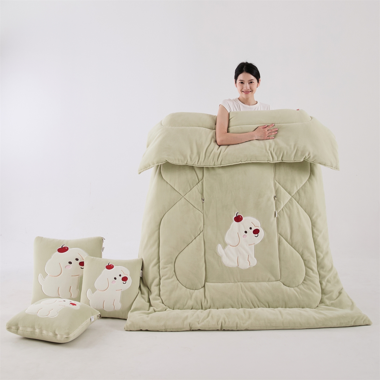 91家纺网 家纺一手货源 找家纺 哩哩熊2025抱枕被子两用加厚牛奶绒二合一汽车载枕头办公室午睡毯子冬天靠枕-樱桃小狗 樱桃小狗-浅绿