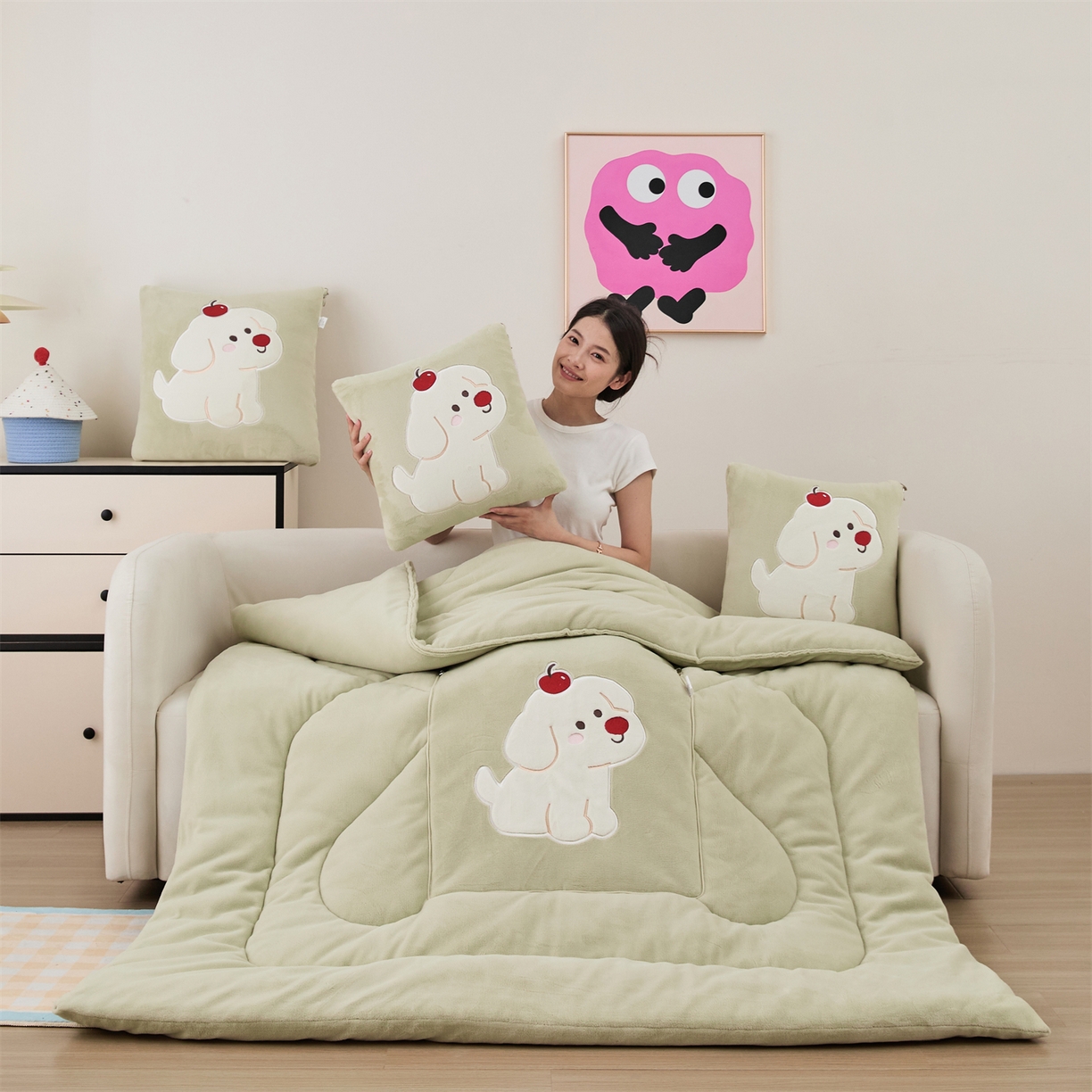 91家纺网 家纺一手货源 找家纺 哩哩熊2025抱枕被子两用加厚牛奶绒二合一汽车载枕头办公室午睡毯子冬天靠枕-樱桃小狗 樱桃小狗-浅绿