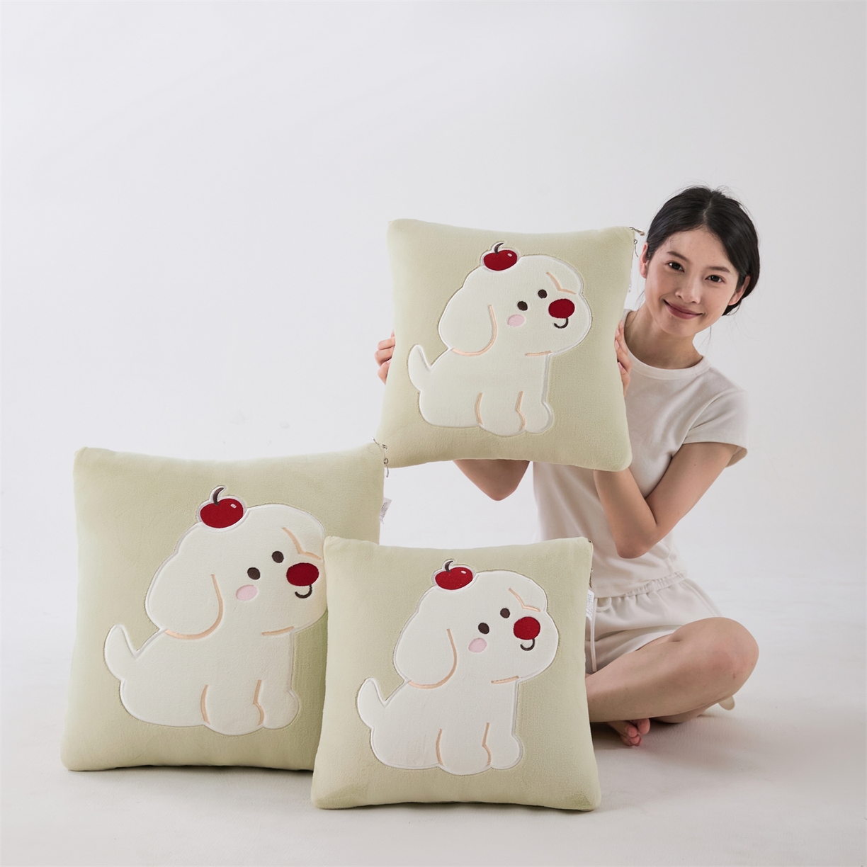 91家纺网 家纺一手货源 找家纺 哩哩熊2025抱枕被子两用加厚牛奶绒二合一汽车载枕头办公室午睡毯子冬天靠枕-樱桃小狗 樱桃小狗-浅绿