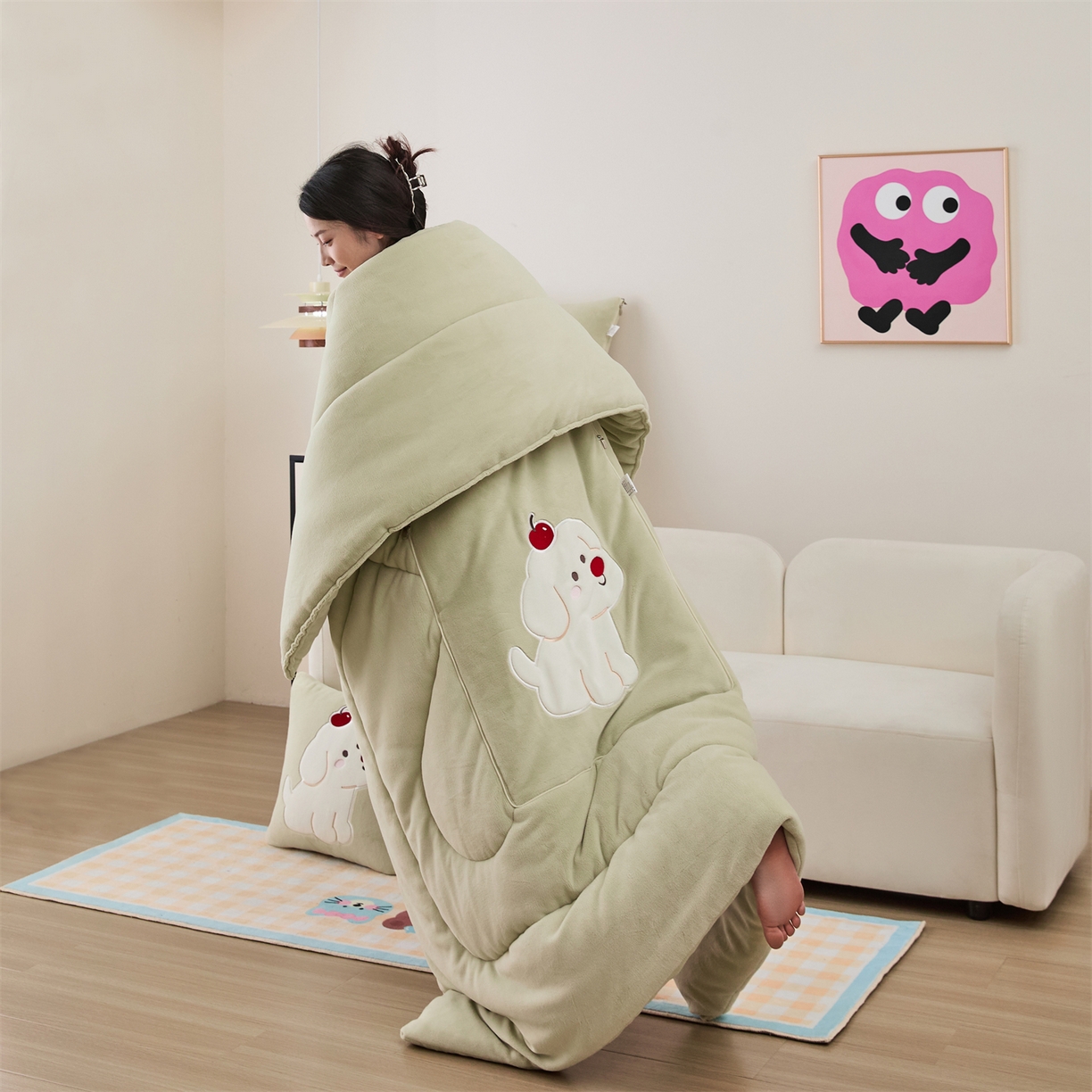 91家纺网 家纺一手货源 找家纺 哩哩熊2025抱枕被子两用加厚牛奶绒二合一汽车载枕头办公室午睡毯子冬天靠枕-樱桃小狗 樱桃小狗-浅绿