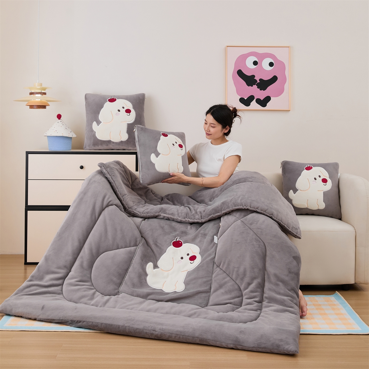 91家纺网 家纺一手货源 找家纺 哩哩熊2025抱枕被子两用加厚牛奶绒二合一汽车载枕头办公室午睡毯子冬天靠枕-樱桃小狗 樱桃小狗-深灰